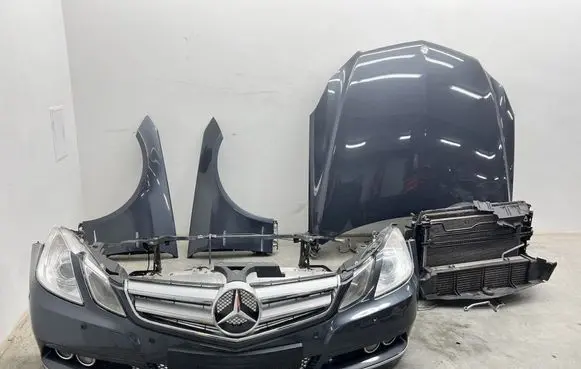 Mercedes-Benz E A207 Front bodywork piece 