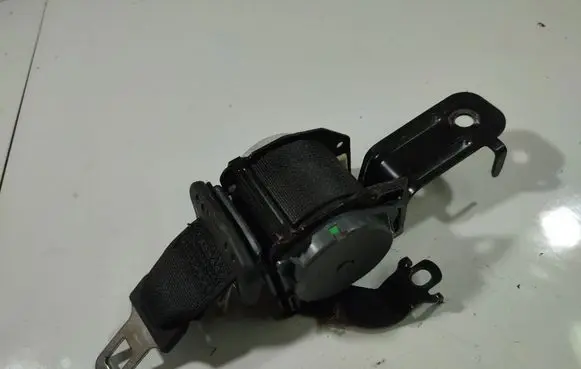 Middle seatbelt (rear)