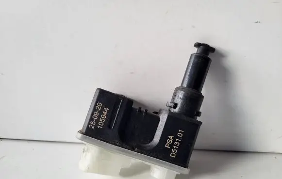 Fuel tank cap lock motor