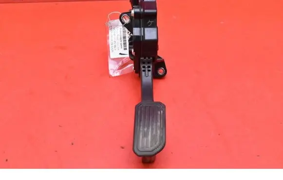 Toyota Prius+ (ZVW40) Accelerator throttle pedal 7811012050