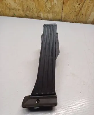 BMW 1 F20 F21 Accelerator throttle pedal 12037313 6793742 6PV00937920
