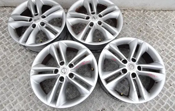 Nissan Qashqai R17 alloy rim 