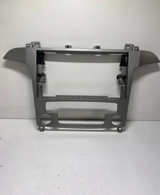 Radio/GPS head unit trim