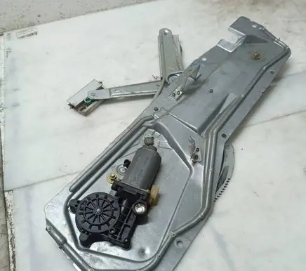 Volvo S70 V70 V70 XC Front door window regulator with motor 9152724