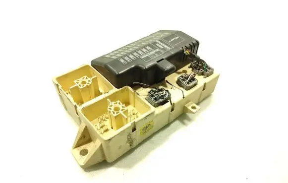 Jaguar S-Type Fuse module 2R8T14A067AC