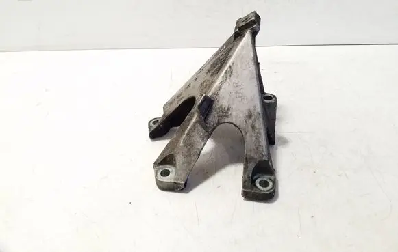 Audi A4 S4 B6 8E 8H Engine mounting bracket 8E0199307F