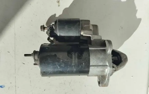 Volkswagen PASSAT B5 Starter motor 1005821478