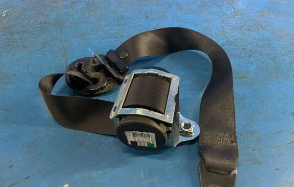 Mini One - Cooper Coupe R56 Front seatbelt 72117309420