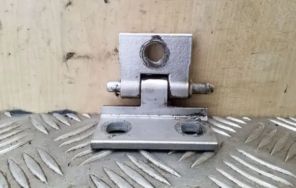 Volvo XC90 Rear door lower hinge