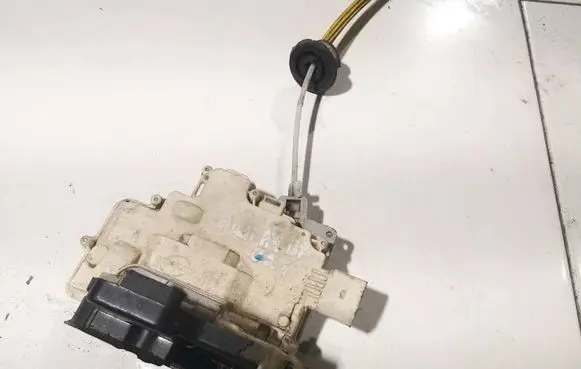 Audi A4 S4 B7 8E 8H Rear door lock 