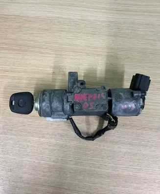Toyota Avensis T250 Ignition lock 450200504