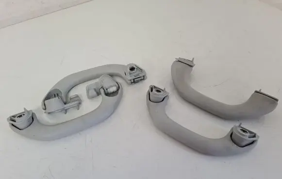 Volkswagen Polo IV 9N3 Front interior roof grab handle