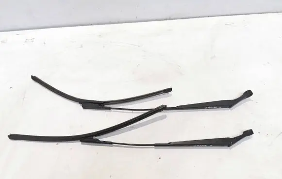 Opel Zafira B Front wiper blade arm 13145564