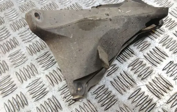 BMW 1 E81 E87 Engine mounting bracket 6764574