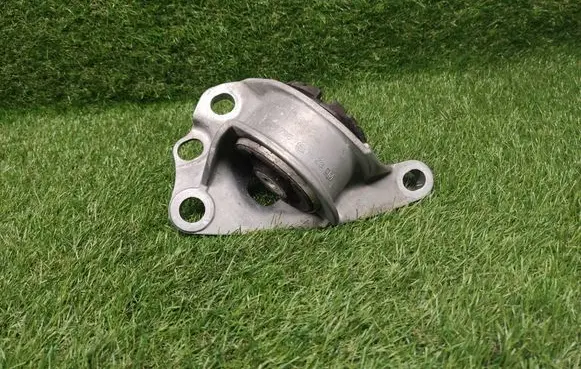 Chevrolet Cruze II Rear axle beam mounts housing 23323795 39050725