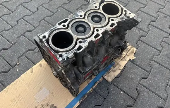 Toyota Avensis T270 Engine block 