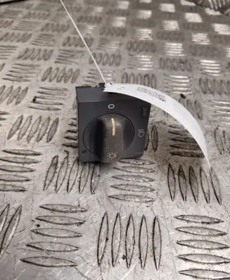 Volvo V70 Light switch 8601772