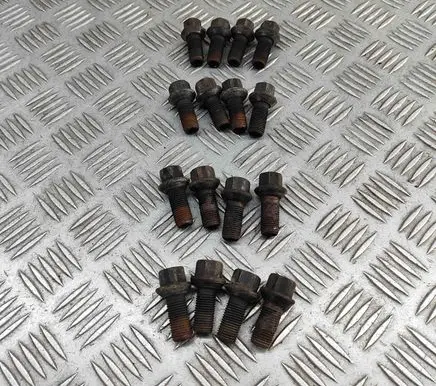 Mercedes-Benz E W212 Nuts/bolts A0009901707