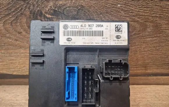 Audi Q7 4L Comfort/convenience module 4L0907289A 5DK00876282 4L0910289D