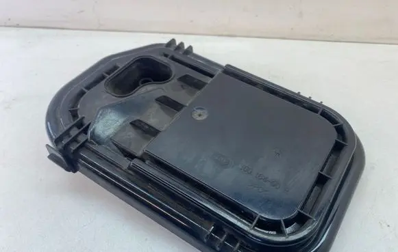 Audi A6 S6 C6 4F Headlight/headlamp dust cover 16016400