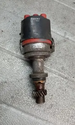 Audi A4 S4 B5 8D Ignition distributor 