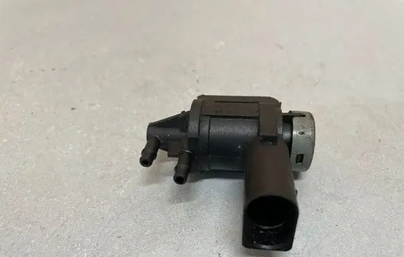 Volkswagen Tiguan Turbo solenoid valve 1K0906283A