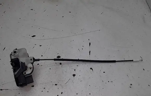 Opel Insignia A Front door lock 3023754