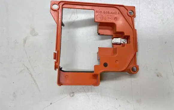 Volkswagen Jetta VI Quarter panel pressure vent 5C6915442