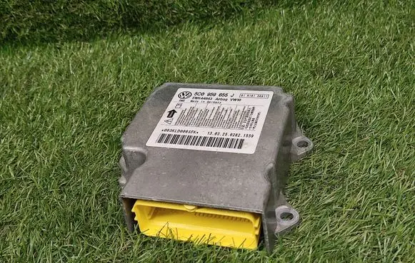 Volkswagen Jetta VI Airbag control unit/module 5C0959655J 5WK44643