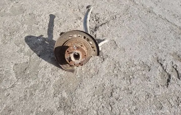Volkswagen Touareg I Rear wheel hub
