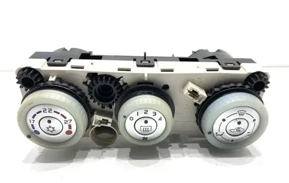 Mitsubishi Colt Interior fan control switch 69667301