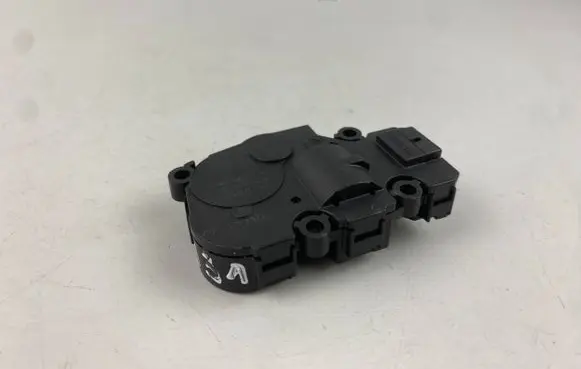 BMW i3 Air flap motor/actuator CZ113930-1710 EXB107