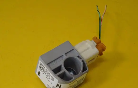 Suzuki Swift I Airbag deployment crash/impact sensor 38930-62J10-000 3893062J10000