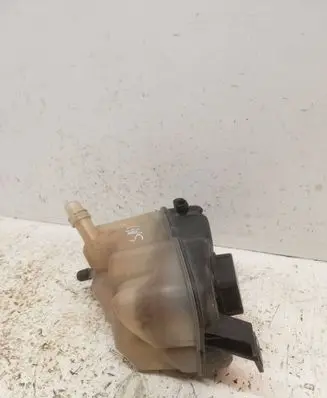 Coolant expansion tank/reservoir