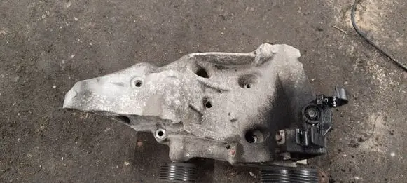 BMW 3 E90 E91 Generator/alternator bracket 7802639