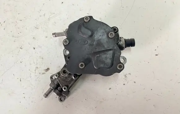 Volkswagen PASSAT B6 Vacuum pump 32DRM20004