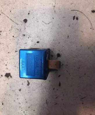 Audi A4 S4 B5 8D Other relay 8A0951253