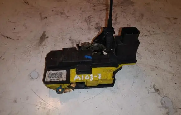 Volvo XC70 Rear door lock 8950554 A103-7