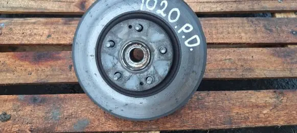 Toyota Corolla Verso AR10 Front wheel hub