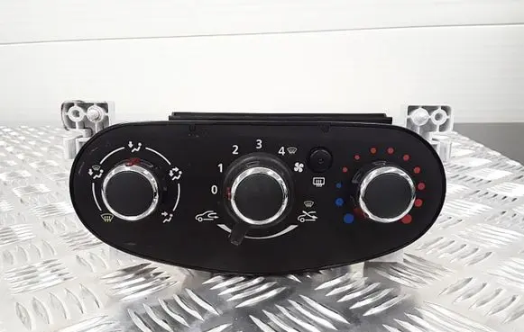 Dacia Duster Climate control unit n109743d