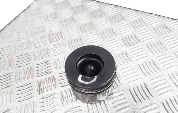 Audi A4 S4 B7 8E 8H Piston 