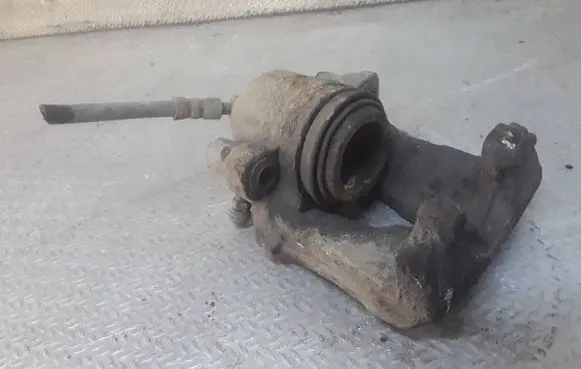 Volkswagen Polo V 6R Front brake caliper 