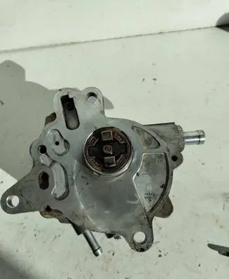 Volkswagen Jetta V Vacuum pump 03G145209 210705