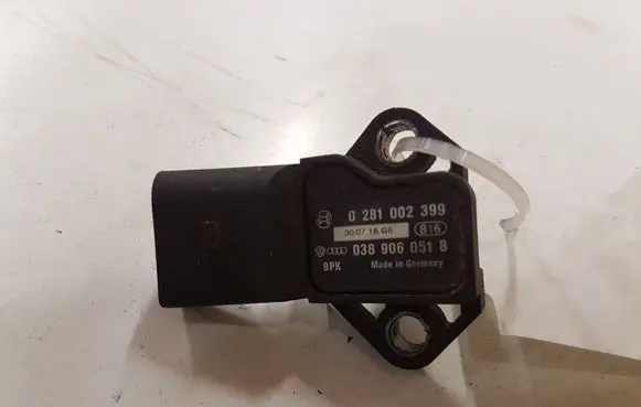 Volkswagen Touran I Air pressure sensor 0281002399 038906051