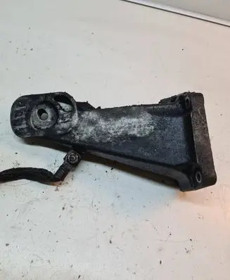 BMW 5 E60 E61 Engine mounting bracket 6763218 59280110
