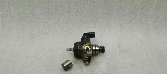 Audi A3 S3 8V Fuel injection high pressure pump 06L127025N