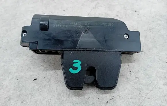 Peugeot 607 Tailgate lock latch 9631626080