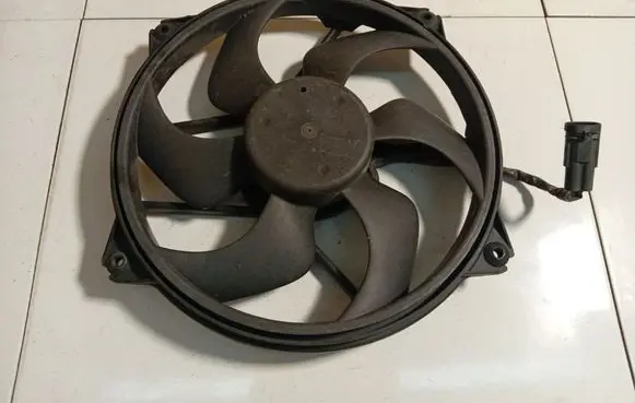 Peugeot 307 Radiator cooling fan shroud 