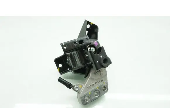 Engine mount vacuum valve