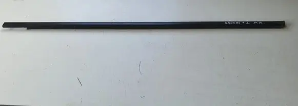 Nissan Qashqai+2 Rubber seal front door window/glass 